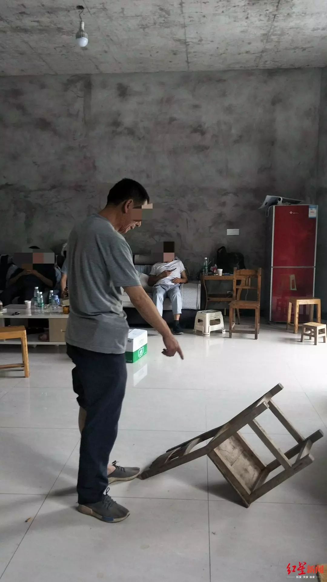 铁门莫名打开,衣物散落一地…四川南部县发生灵异事...